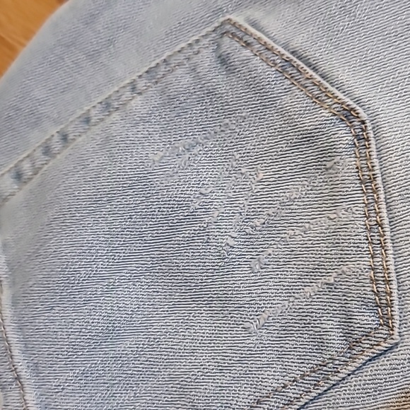 Bull Head Low Rise Skinniest Light Wash Light Distressed Size 28 - Picture 7 of 15